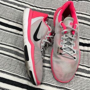 Nike-Flywire size 9 white/pink stain-worn-no box